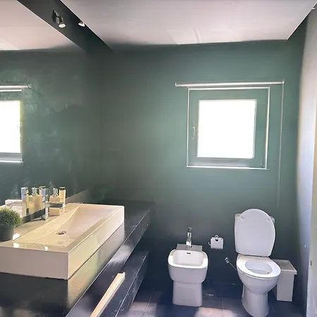 Luxury 4 Bedroom With 3 Bathroom Lisbon Walking Distance To Apartamento *