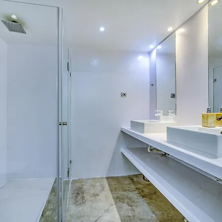 Luxury 4 Bedroom With 3 Bathroom Lisbon Walking Distance To Apartamento Cascais
