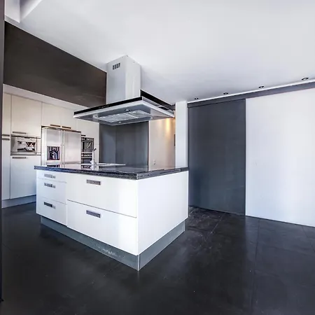 Luxury 4 Bedroom With 3 Bathroom Cascais Lisbon Walking Distance To Beach * Cascais