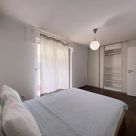 Luxury 4 Bedroom With 3 Bathroom Lisbon Walking Distance To Apartamento